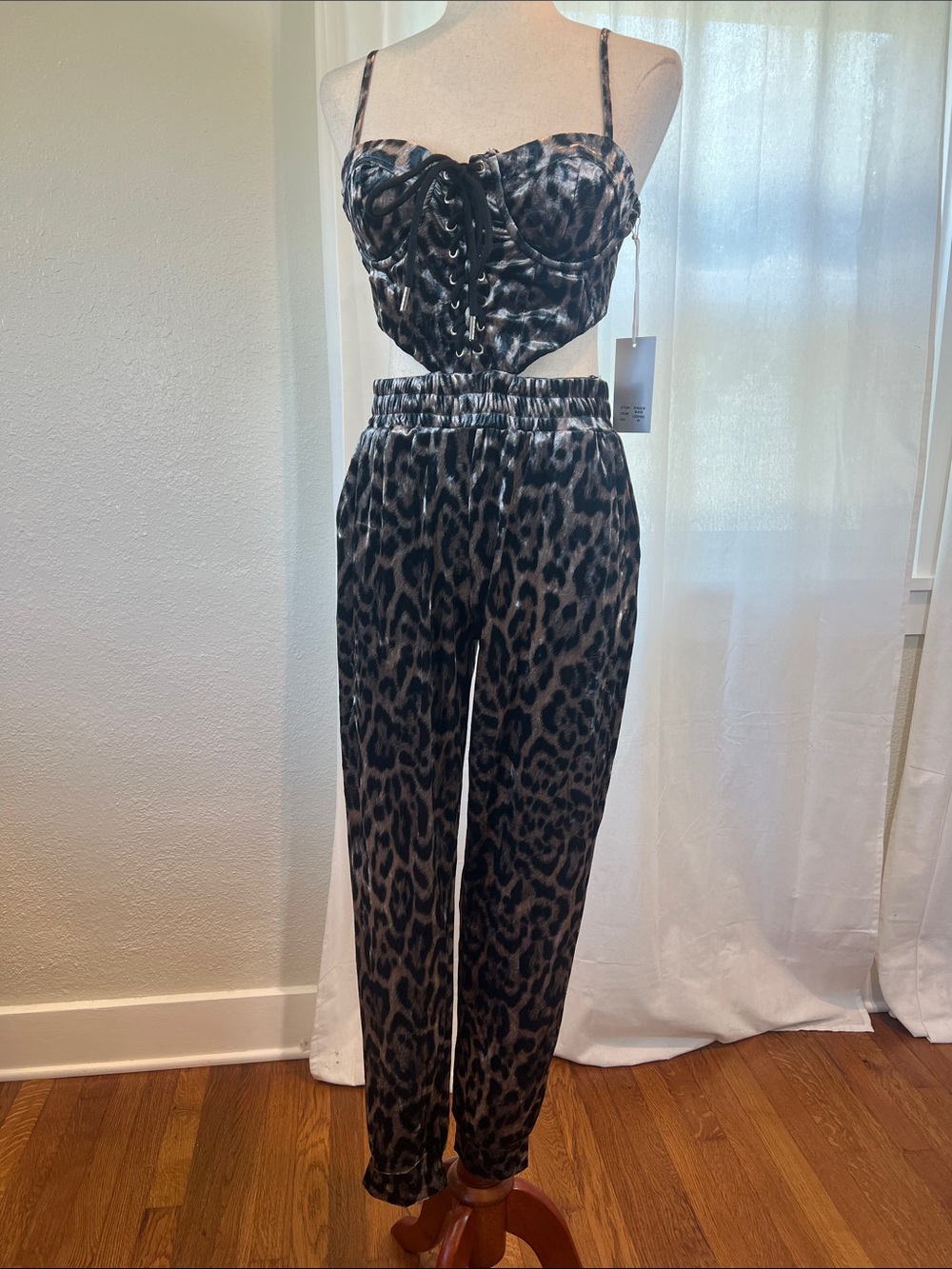 Rosevelvet Leopard-Print Velvet Jumpsuit. Jogger Pants. Corset Top. Size M. NWT
